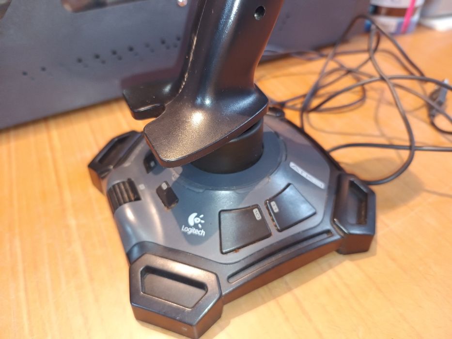 Joystick logitec attack 3