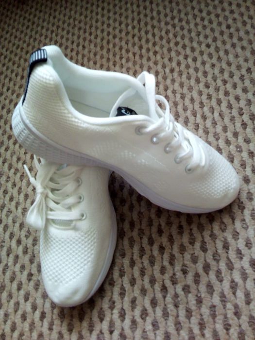 Новые кроссовки размер 37