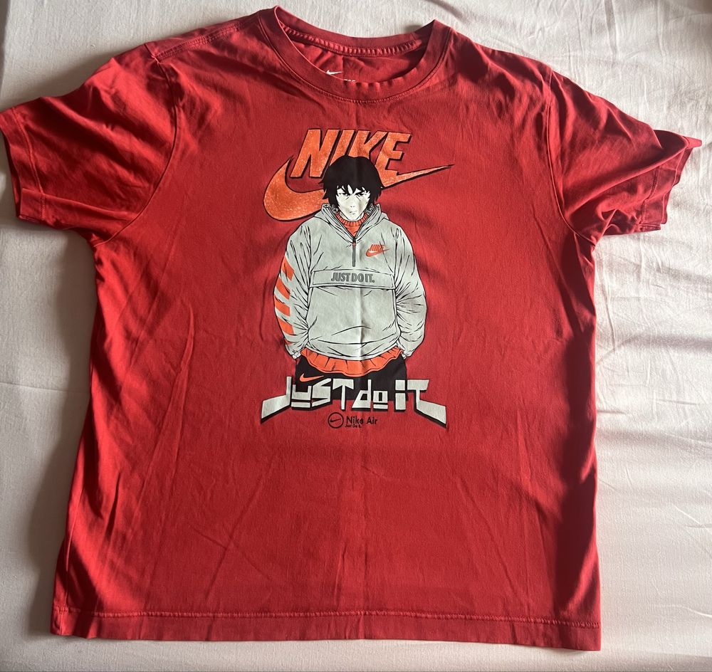 Червена тениска Nike “Just Do It” с анимационна щампа