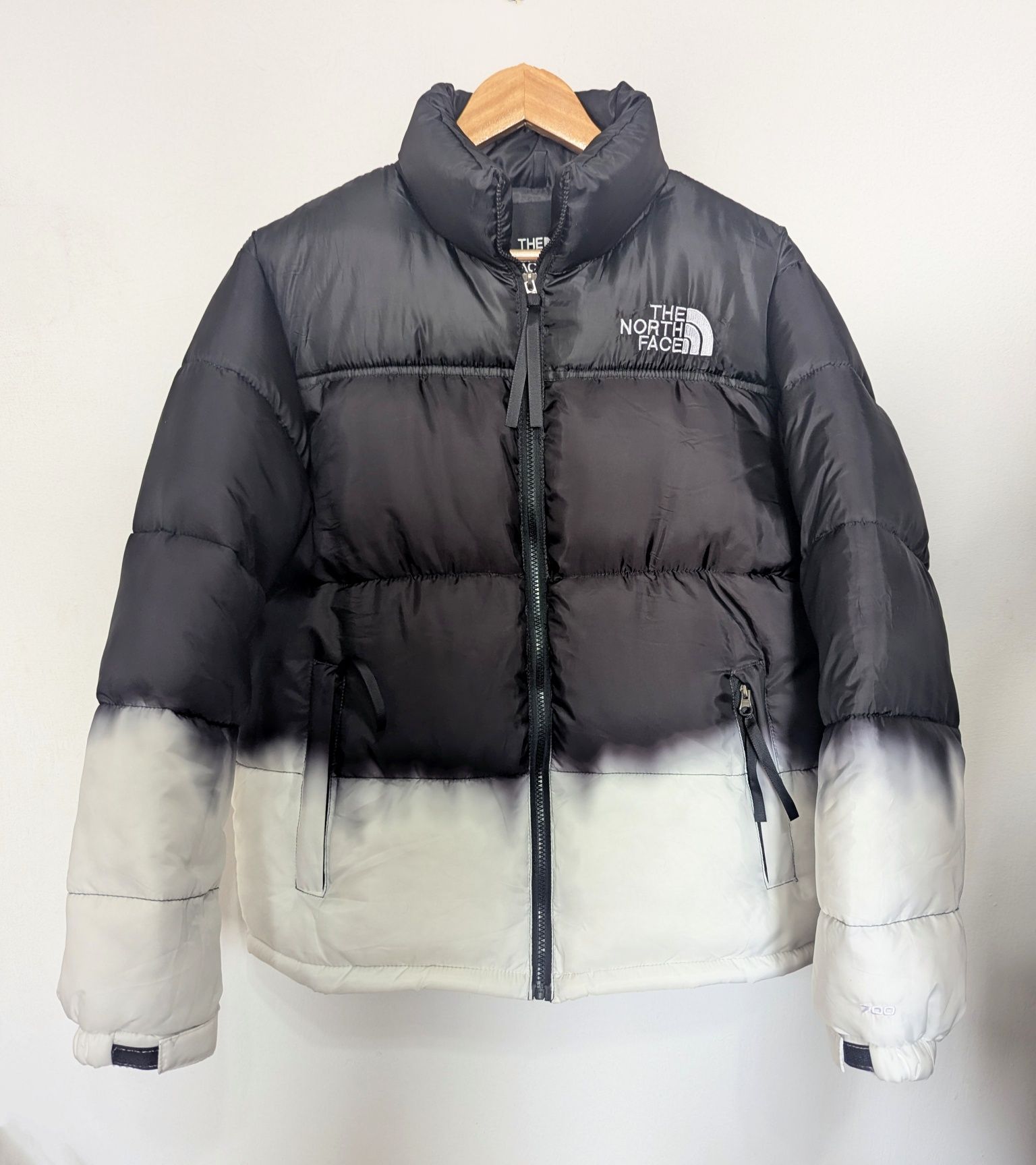 Geaca The North Face 700 alb/negru puffer