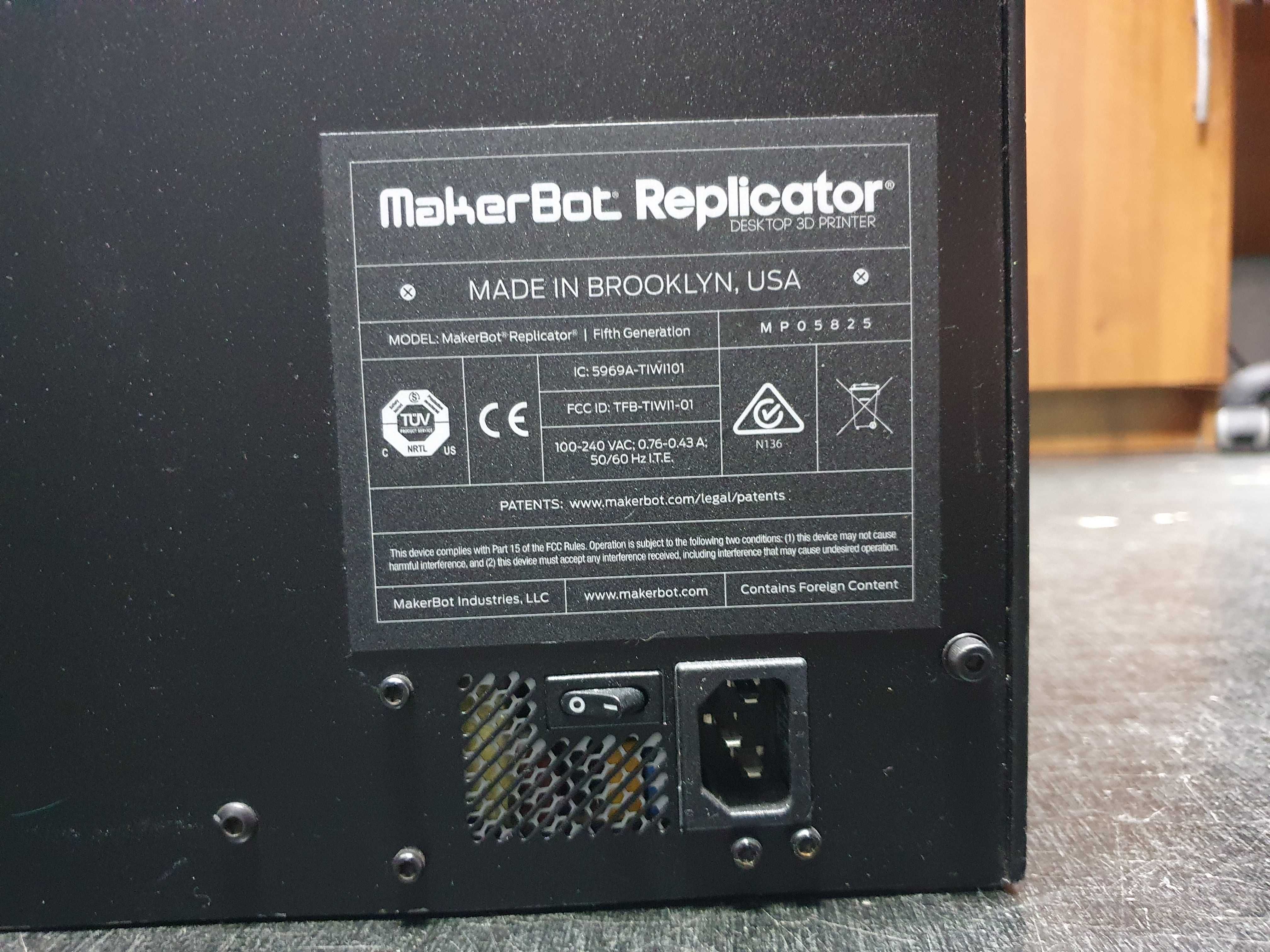 MakerBot Replicator 3D принтер