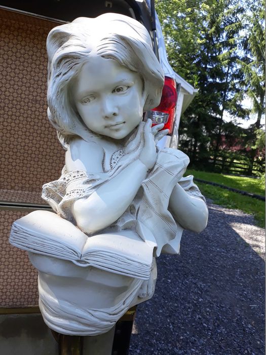 Statue Portelan - Fetita citind