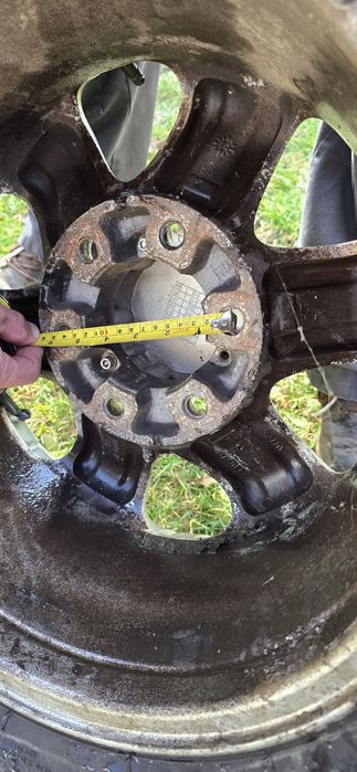 Vând cauciucuri de iarna + genți