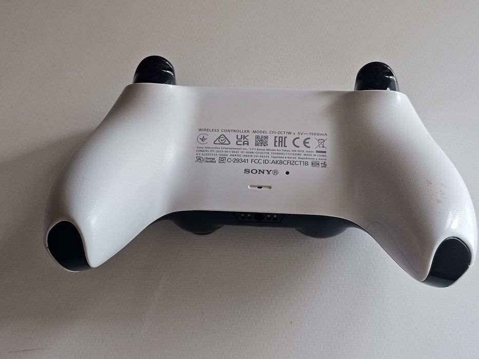 Maneta PS5 cu joystick-uri TMR