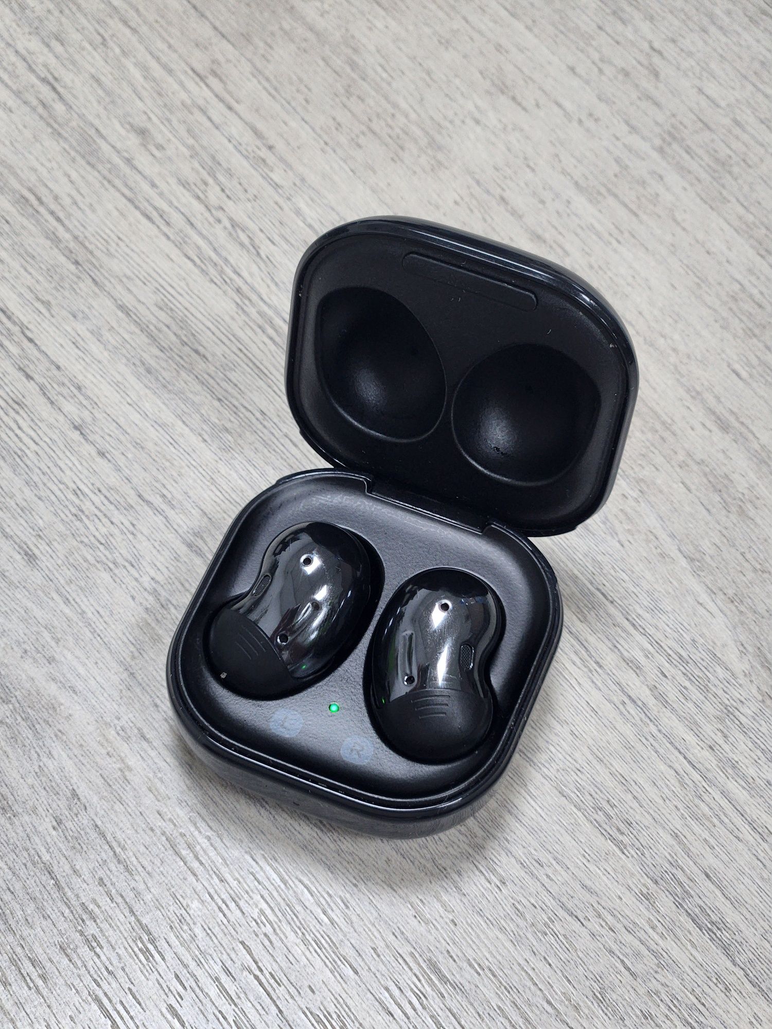 Samsung buds live