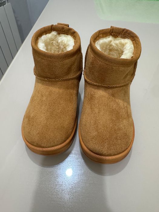 Продам новые угги 25 размер за 3000 тг.