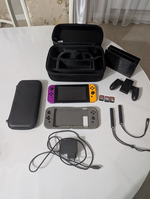 Nintendo Switch V1 + 3 игры + 2 кейса + чехол •