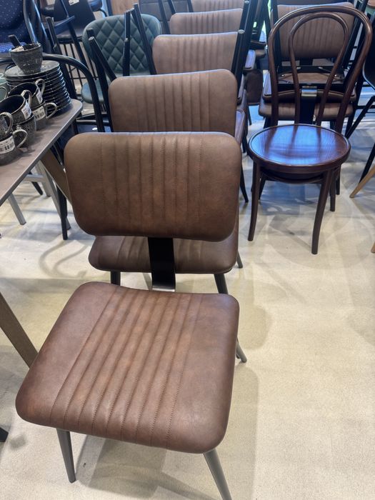 Scaune din lemn/ Scaune