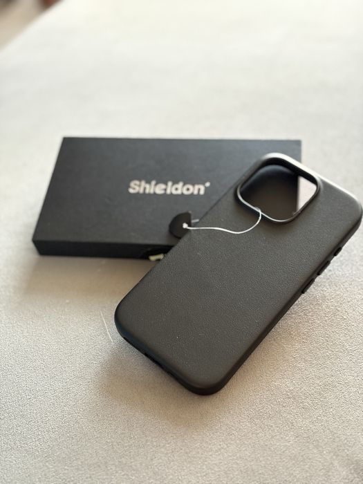 Калъф/ кейс за телефон Iphone 16pro черен НОВ