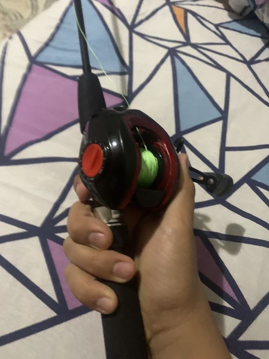 Мультипликаторная катушка красного цвета