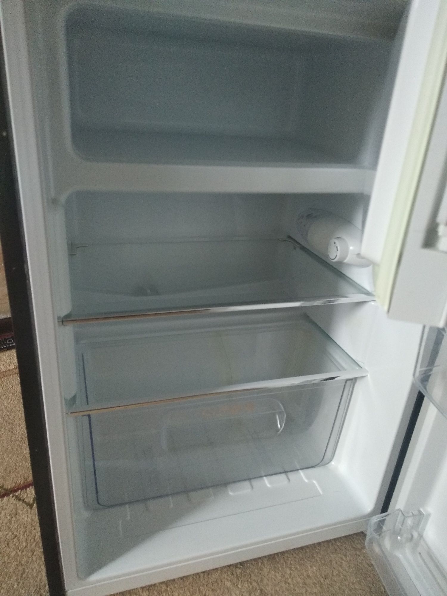 Срочно Холодильник Artel