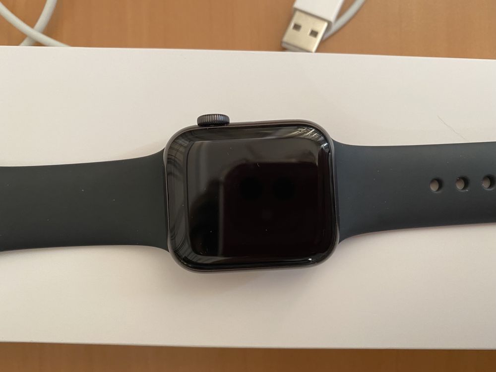 Apple watch SE 40mm в хорошем состоянии