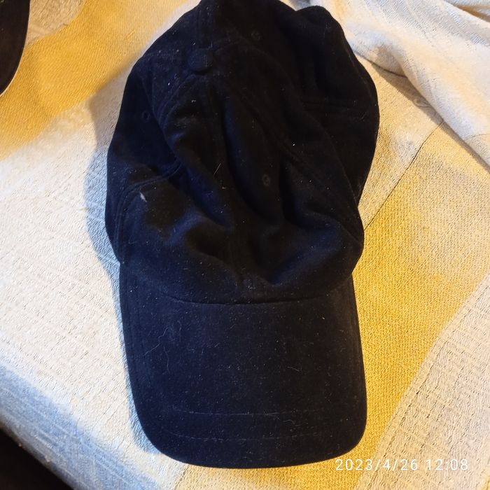 Кепки.  продам  .