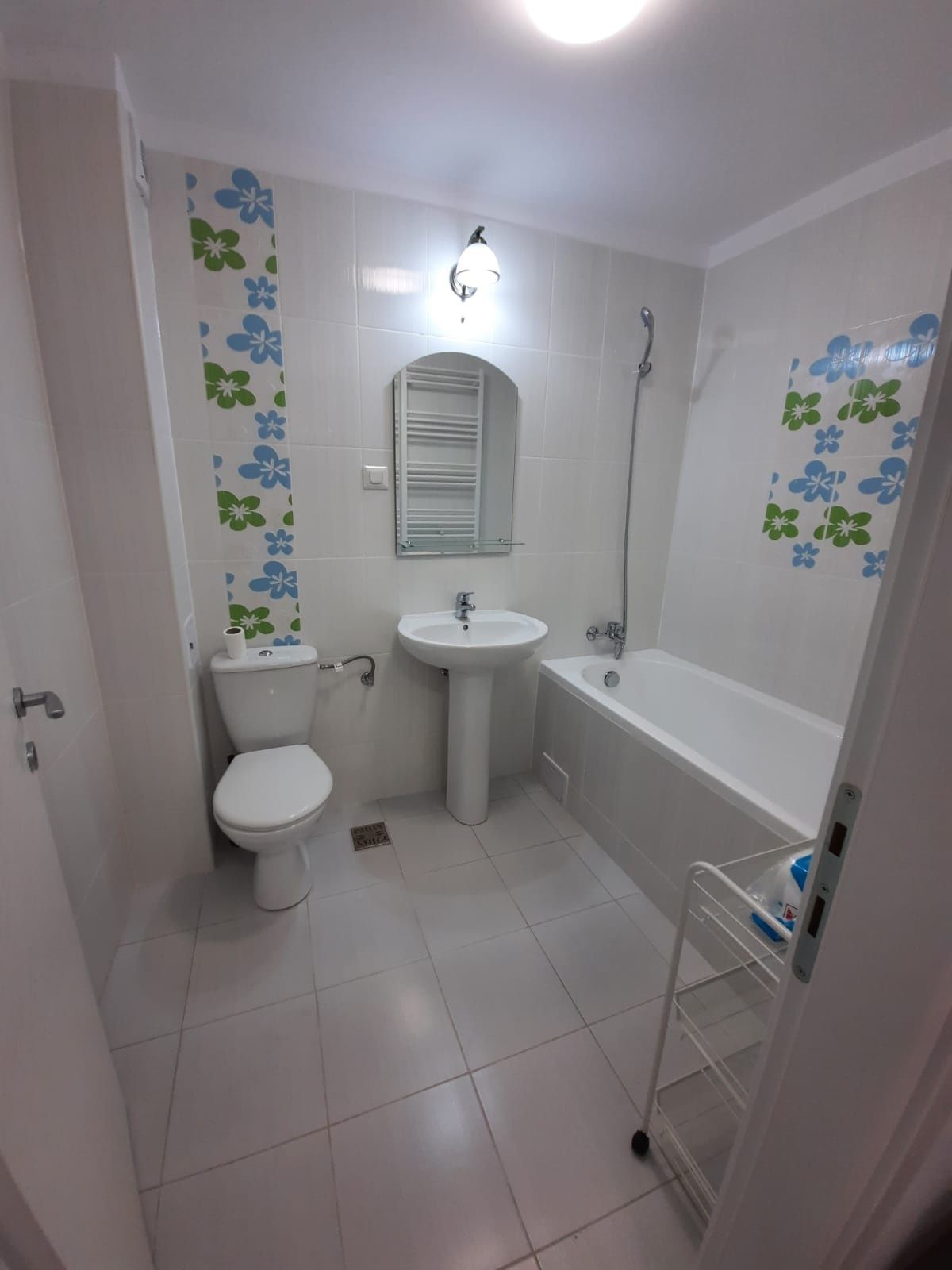 Apartament 3 cam. de vanzare