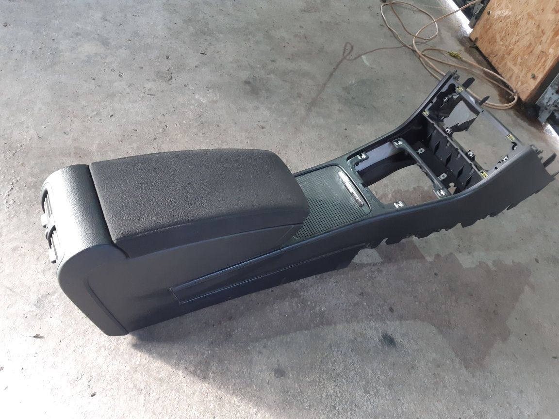 Cotiera față cu consola vw passat b6 2005 -2010