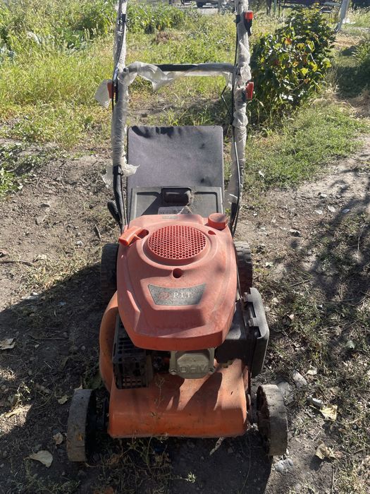 Газонакосилка бензиновый почти новый