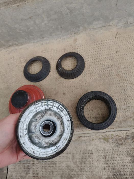 Se vând aceste piese pt Opel Astra H