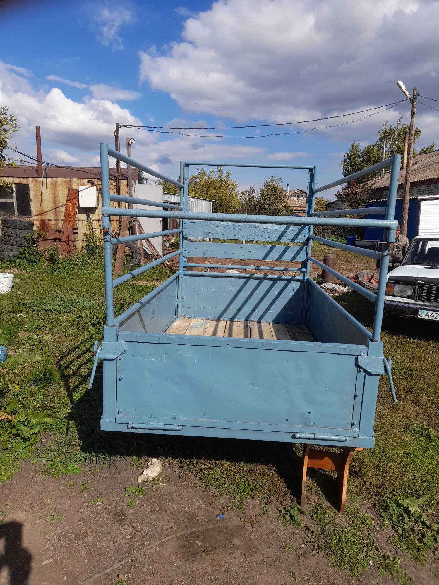 Продам прицеп коневозку