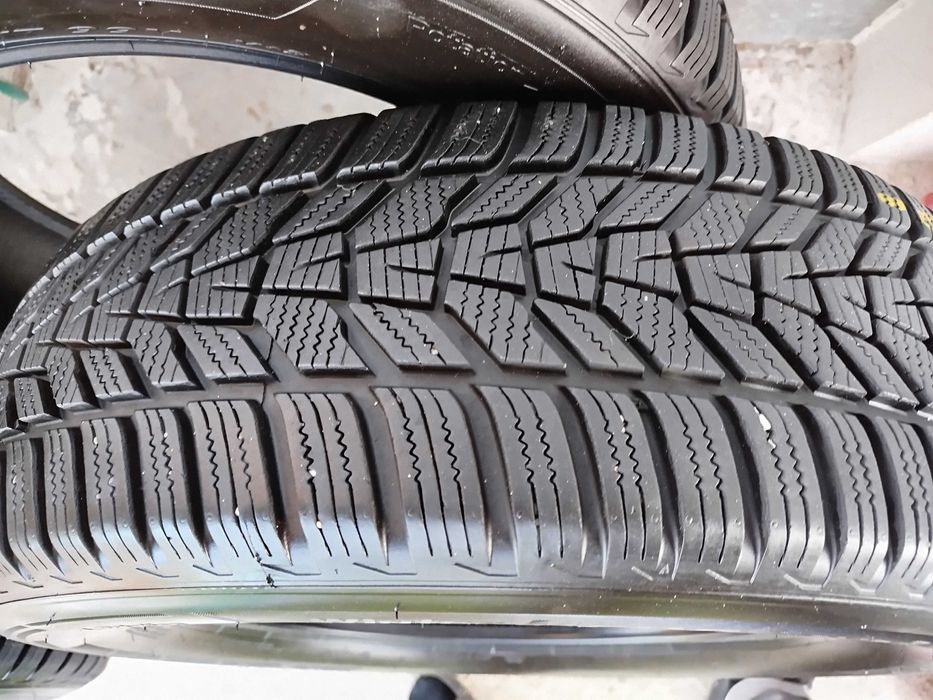 Продавам четири броя зимни гуми hankook winter icept evo3x, 215/65/17