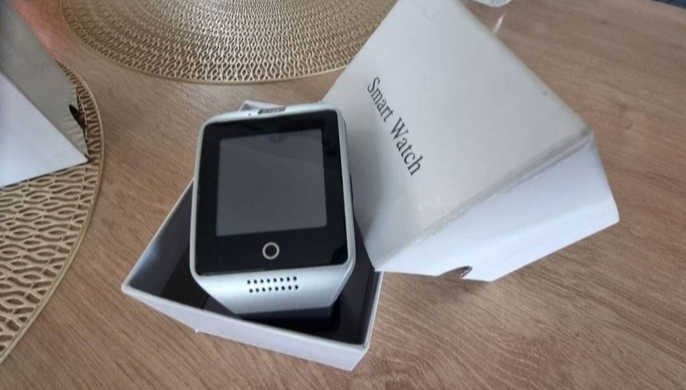 Smartwatch nou la cutie