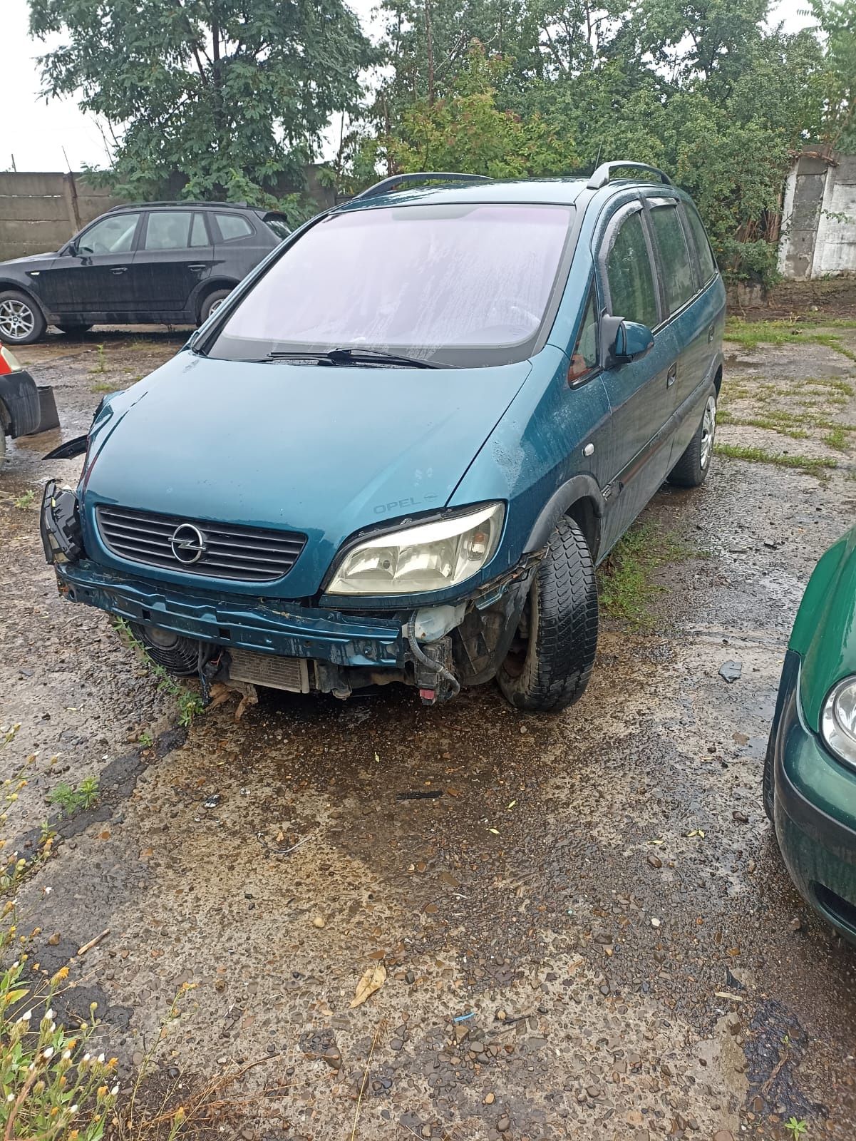 Vând Opel Zafira 1.6 benzina ușor avariat