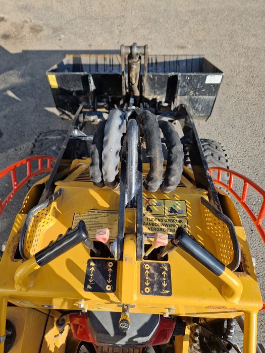 Mini incarcator SHERPA 100, ( 847 h functionare).