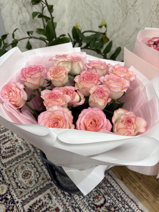 Продам розовые розы 15 шт