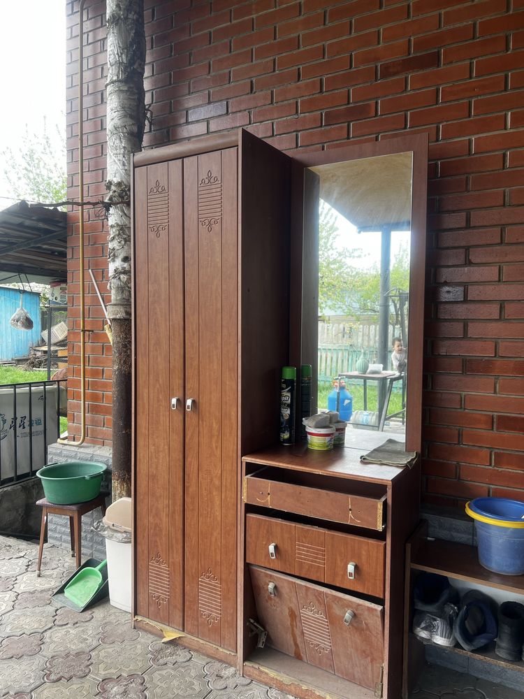 Продоётся шкаф для прихожки
