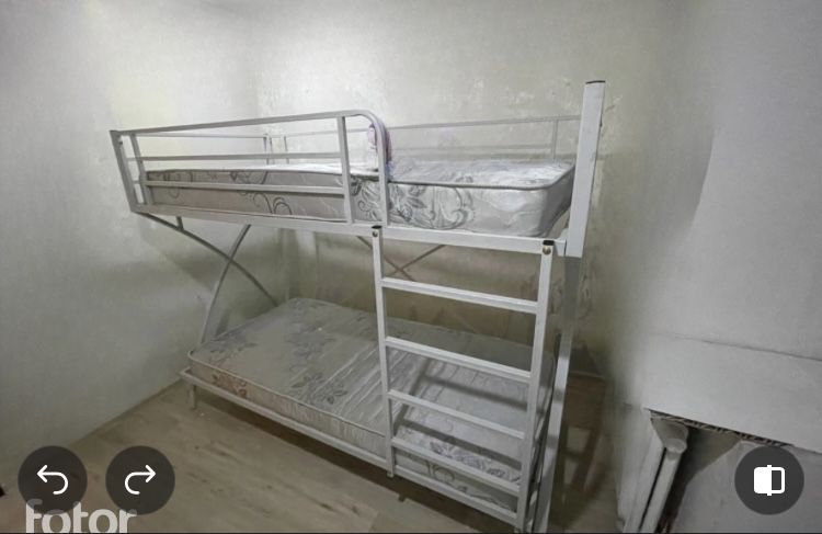 Продам железную двухъярусную кровать