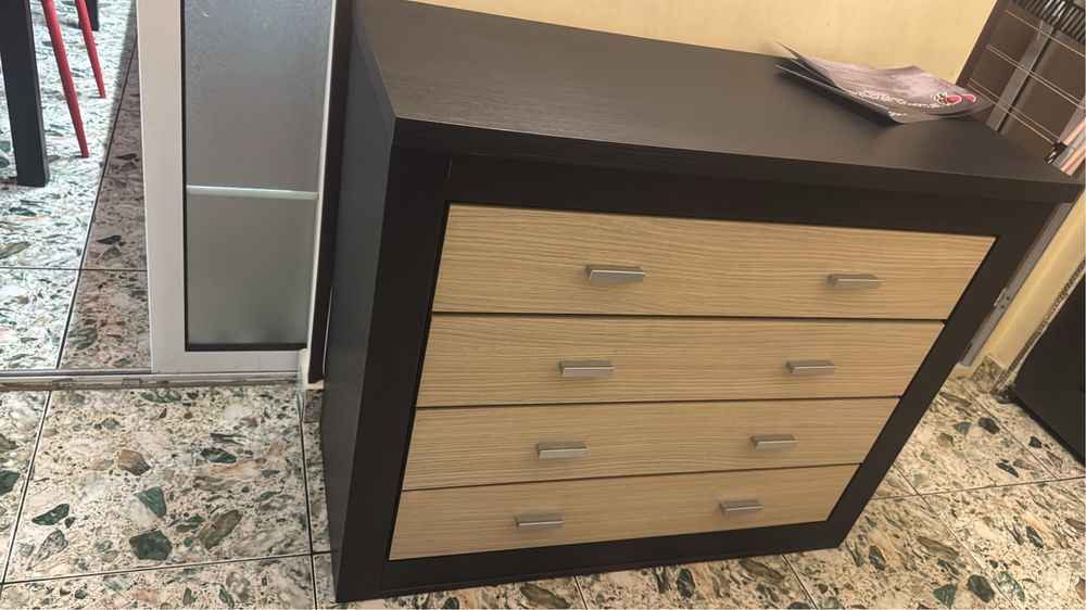 Comoda aproape noua