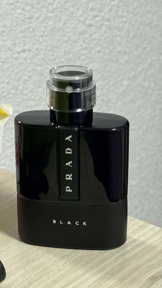 prada luna rossa
