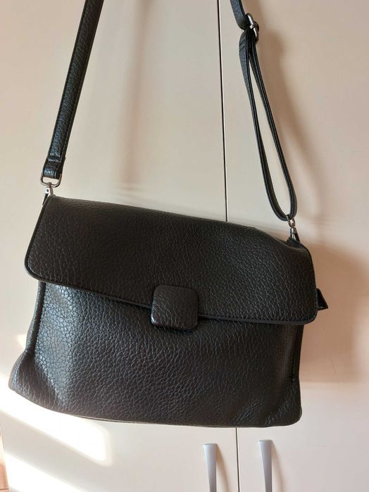 Черна спортно елегантна чанта