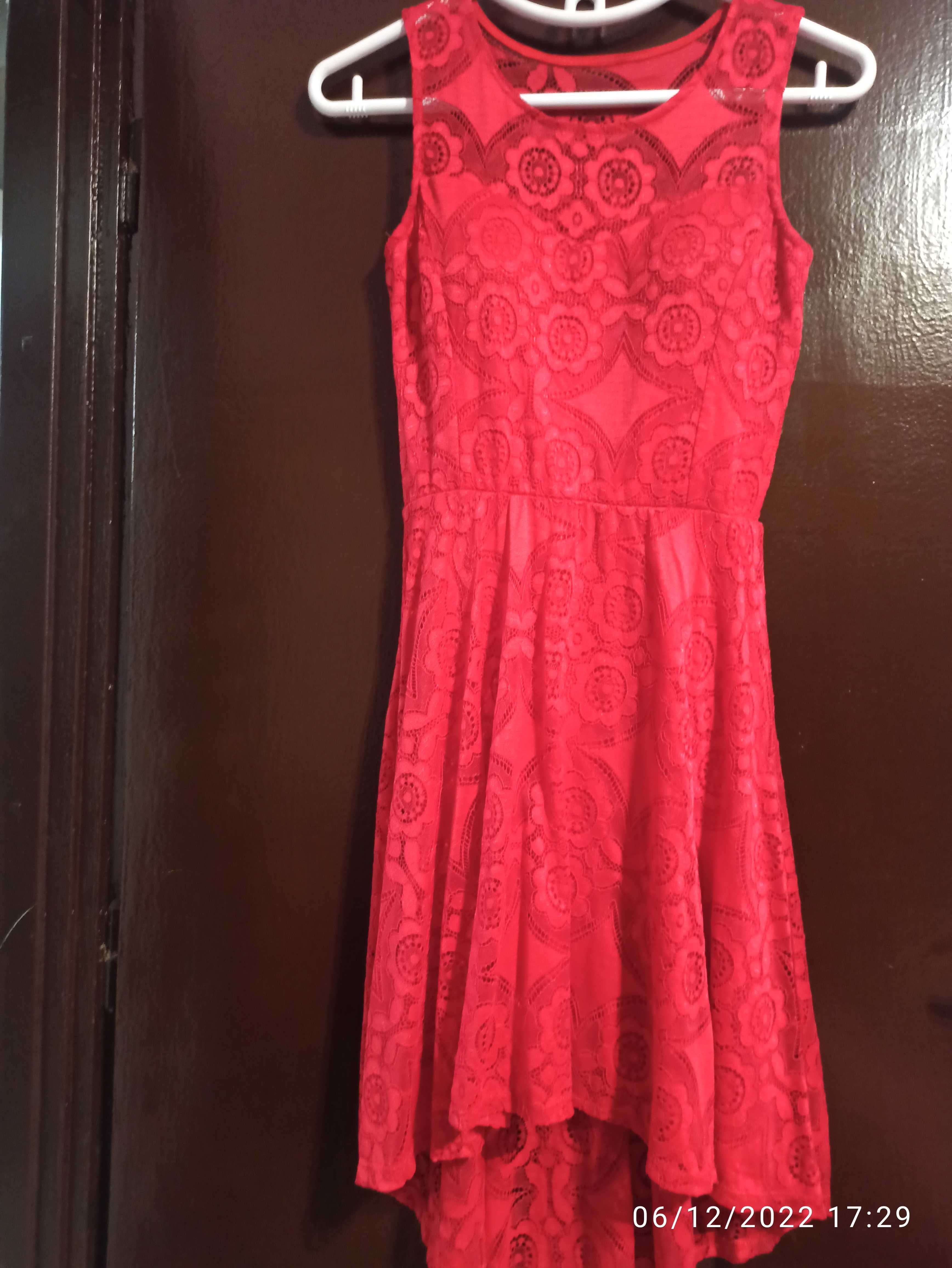 Червена рокля дантела