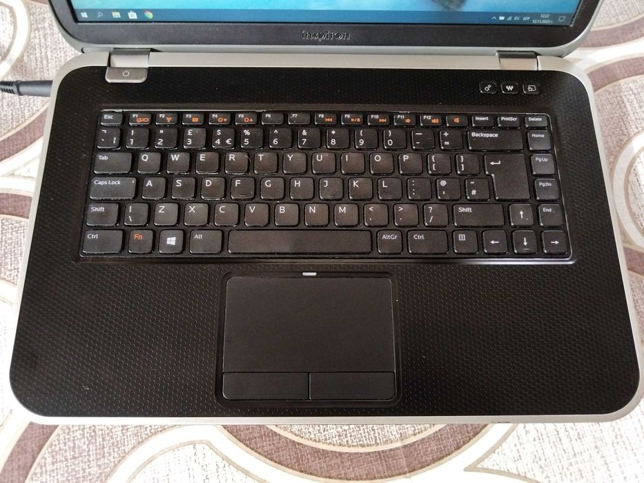 Лаптоп Dell Inspiron 7520