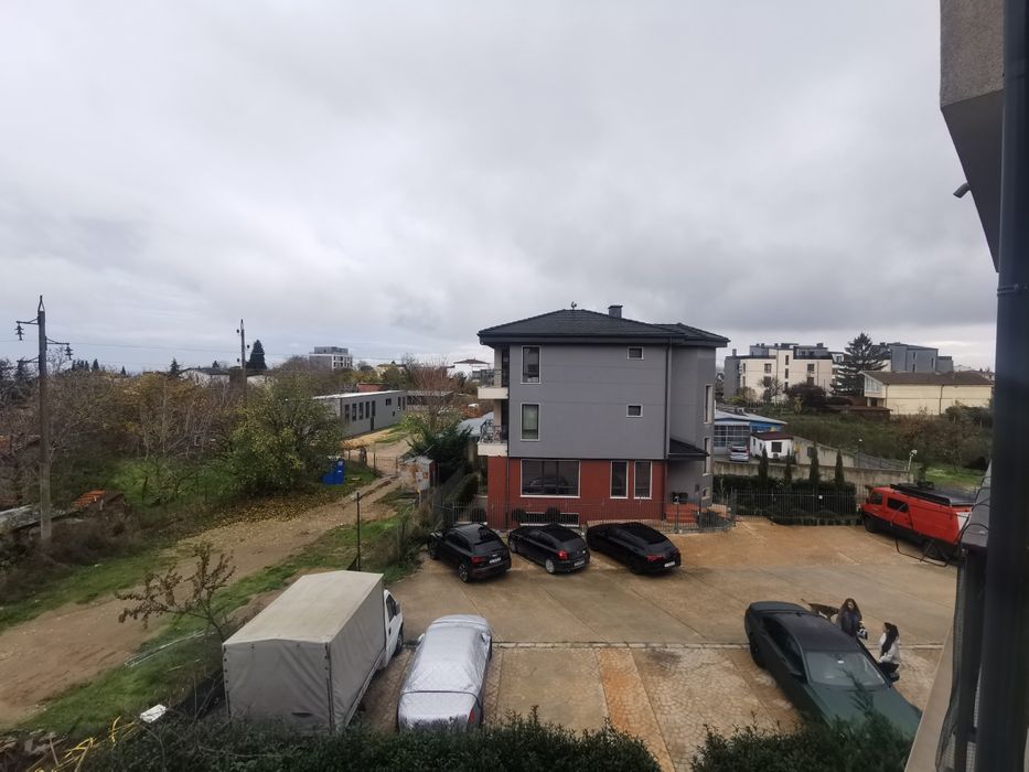 Тристаен апартамент под наем Варна кв. Бриз Варна  с паркомясто 1200лв