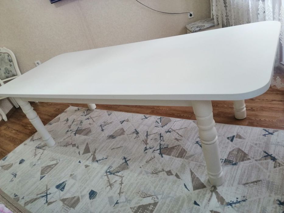 Продается стол для гостей