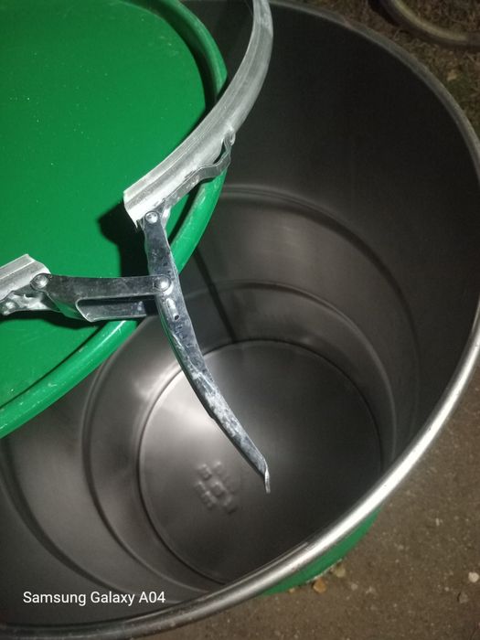 Продам бочки с крышками