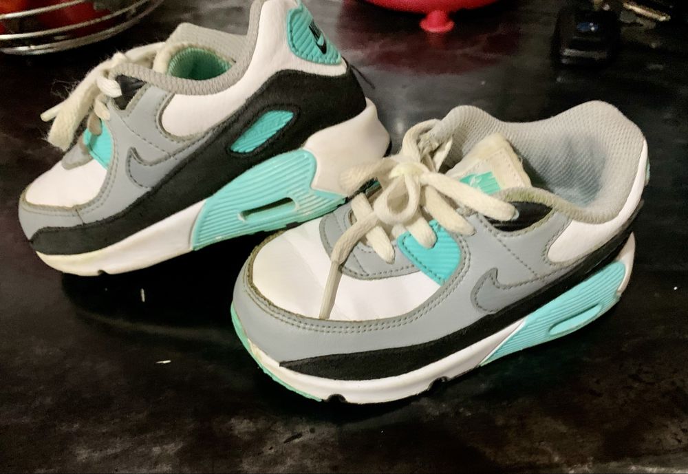 Adodasi fete air max marime 25