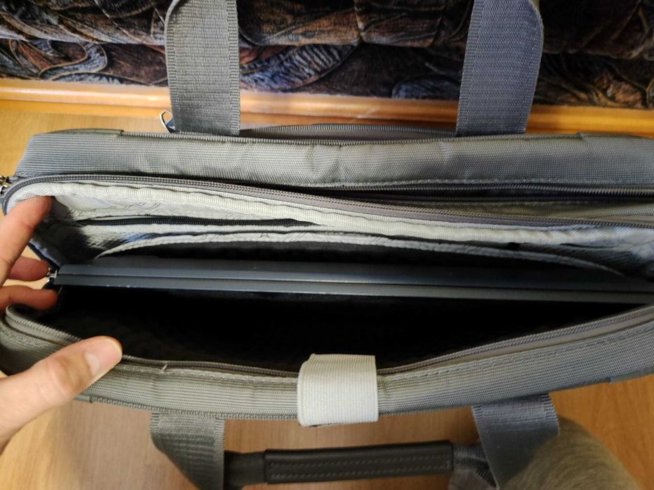 Geanta laptop (41 x 30 cm) si documente Travelpro (putin folosita)