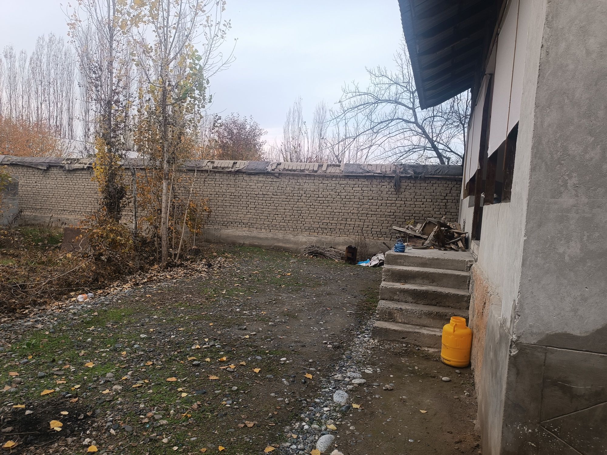 Uy Sotiladi 2 xonalik ayvoni bilan