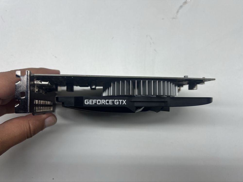 Видеокарта ASUS Phoenix GTX 1650 4Gb в отличном состоянии