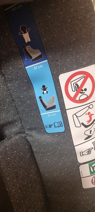 Детско столче за кола Maxi - cosi AxissFix.