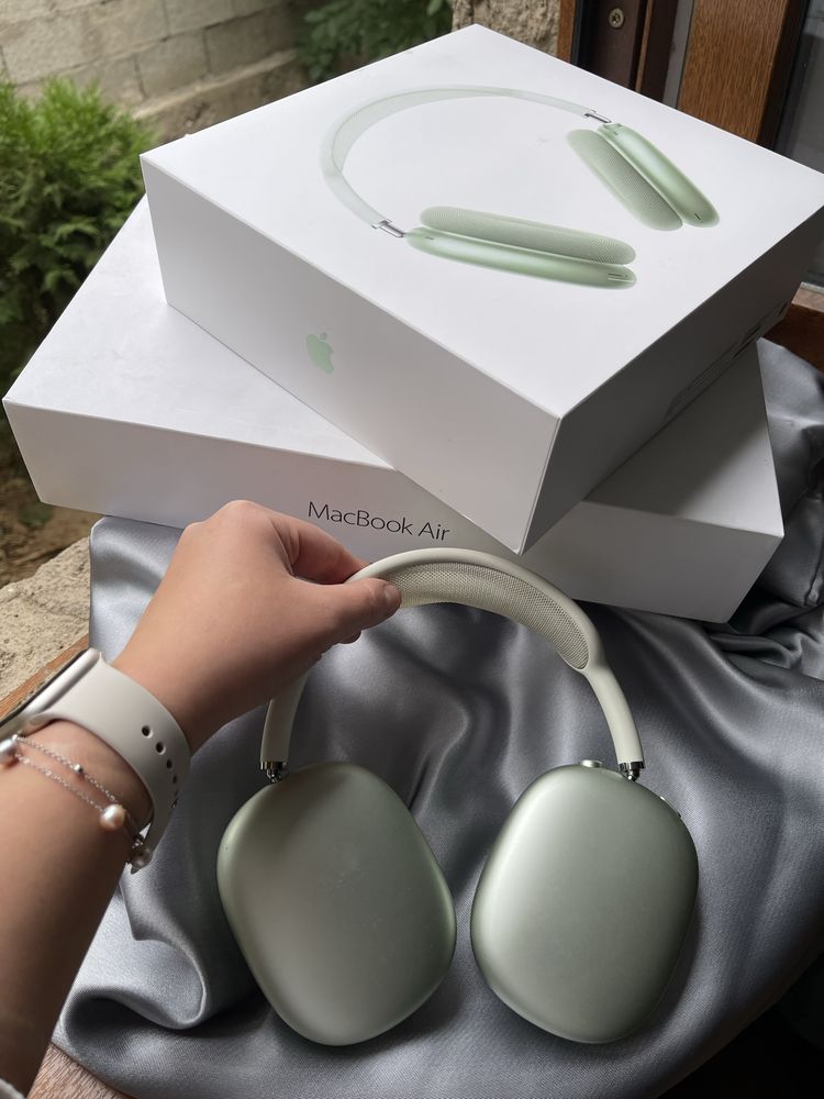 Наушники Apple Pro Max в отличном состоянии