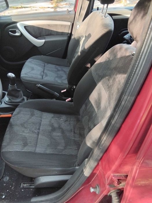 Dacia  Logan 1.6   7места