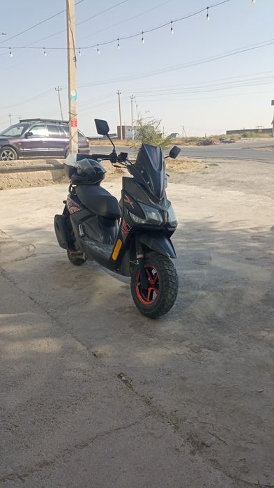 Мопед ли ия қара түс
