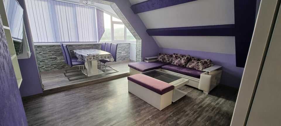 Продавам нов, обзаведен тристаен апартамент в кв. Самара 3