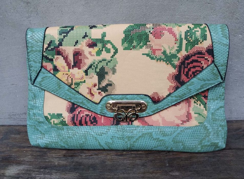 Разпродажба на нови дамски чанти