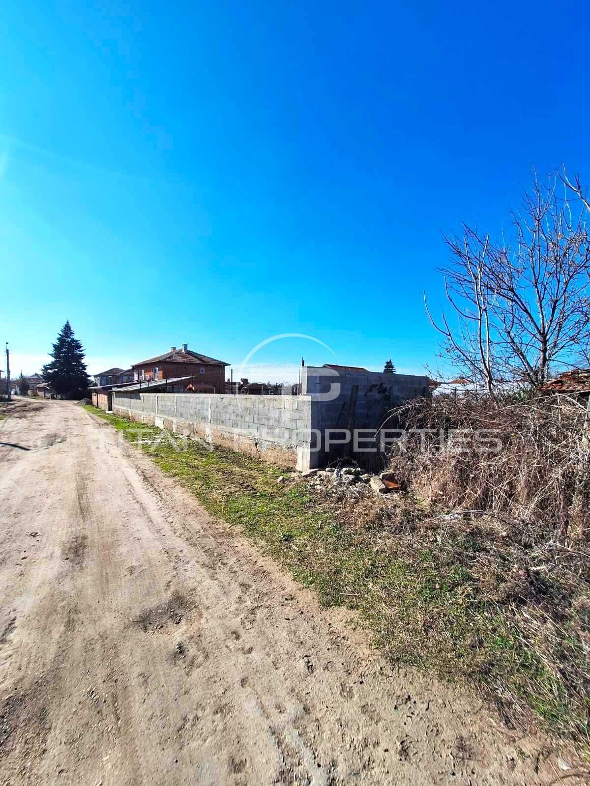 Парцел в село Рогош