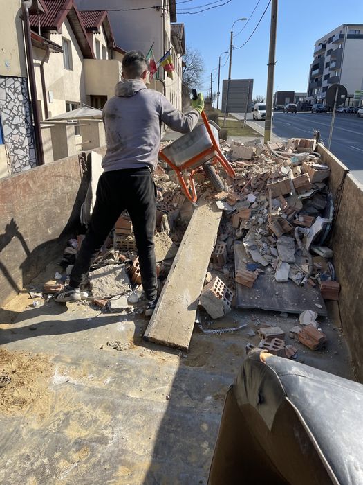 Executam demolari profesionale si rapide,taieri beton,decupaje,gresie.