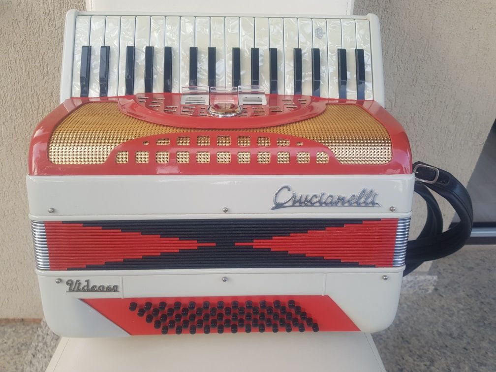 Acordeon italian Crucianeli 60 basi